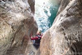 Une personne heureuse en canyoning - Pyrénées - Espagne